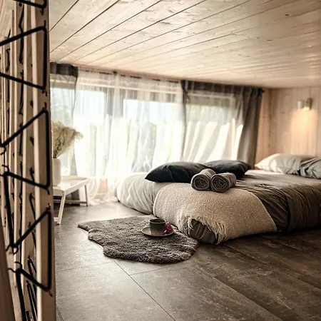 Holiday home Lakstigalas Charm